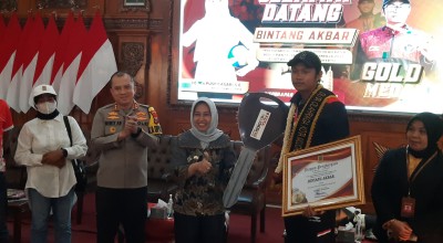 Wali Kota Mojokerto Beri Bonus Motor kepada Atlet Peraih Emas Sea Games