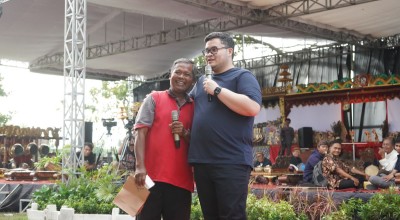 Setia Nonton Pagelaran Wayang 72 Jam Nonstop, Pria di Kediri Dapat HP dari Mas Dhito