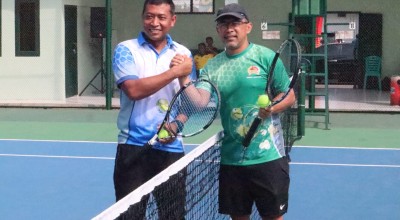 Pelatih Persebaya Aji Santoso Unjuk Gigi di Ajang Tenis Dandim 0809 Kediri Cup