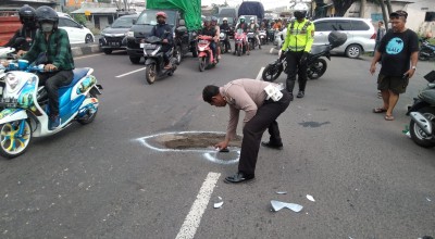Emak-emak Tewas Terlindas Dump Truck di Sidoarjo usai Jatuh dari Motor