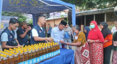Senyum Para Pelaku UMKM Surabaya dapat 400 Liter Minyak Goreng Gratis