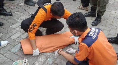 Mayat Bayi Perempuan Ditemukan Dalam Tempat Sampah Depan Rumah Kos di Surabaya