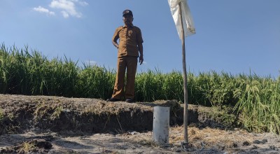 Semburan Air Setinggi 10 Meter di Desa Kunci Bojonegoro Berbau Belerang
