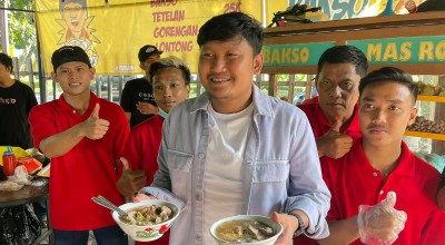 Mencicipi Bakso Plus Tetelan Mas Roy yang Bikin Merem Melek, Resep Warisan Kakek