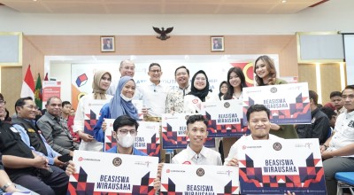 Menparekraf Gandeng UM Surabaya untuk Menumbuhkan Usahawan Milenial Jatim