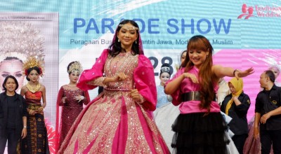 Gelar Fashion Show, Owner Lissa Kwok Iringi Model dengan Bernyanyi
