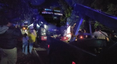 Usai Pengamanan Hari Buruh, Iring-Iringan Truk Brimob Tabrakan Beruntun di Bojonegoro