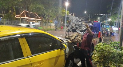 Perjalanan Pulang, Honda Brio di Surabaya Terbakar Akibat Korsleting