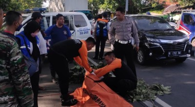 Senggol Pantat Truk, Pemotor asal Gresik Tewas di Surabaya