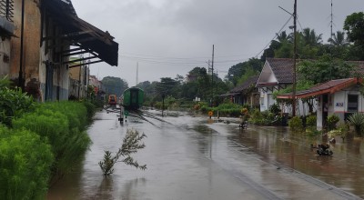 Luapan Banjir di Banyuwangi Berdampak Perjalanan KA Sritanjung Tersendat
