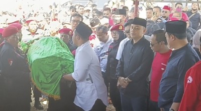 Pemakaman Whisnu Sakti Buana Diiringi Ratusan Kader PDI Perjuangan