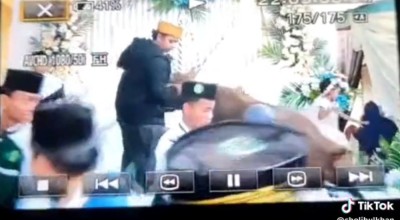 Viral Video Sapi Mengamuk Naik Pelaminan di Sampang, Tamu Undangan Diseruduk