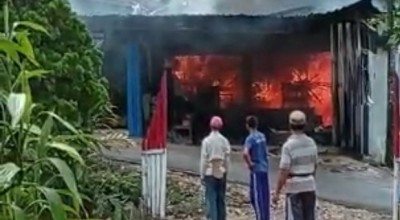 Sebuah Toko di Trenggalek Ludes Terbakar Akibat  Mesin Pom Bensin Mini Korsleting