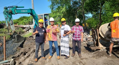 KIM Medokan Ayu Berkreasi Tinjau Pembangunan Jalan Paving Baru Akses Mangrove