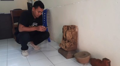 Warga Trenggalek Temukan Arca, Diawali Mimpi Tanah di Rumahnya Ambles