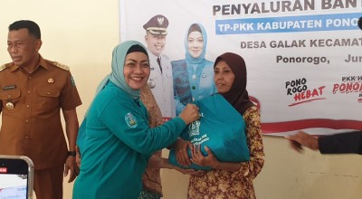 Baksos di Enam Desa, TP PKK Ponorogo Salurkan Sembako hingga Buku Edukasi