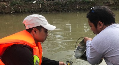 Bersih-bersih Sungai Ngrowo Tulungagung, Sampahnya Ancam Kehidupan Ikan