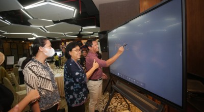 Interactive Flat Panel Display, Papan Tulis Pintar Penunjang Pembelajaran