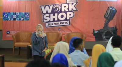 Tangkal Berita Hoax, Pokja Grahadi Berbagi Ilmu Jurnalistik pada Siswa SMA di Surabaya