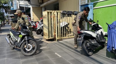 Puluhan Motor Mokong Parkir di Trotoar Ponorogo Ditertibkan