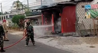 Pom Mini di Lamongan Terbakar, Kakek 71 Tersambar Api