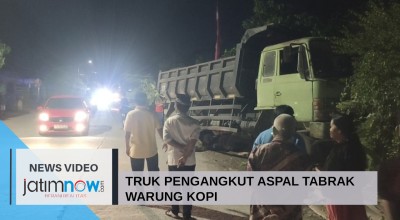 Truk Pengangkut Aspal Tabrak Warung Kopi