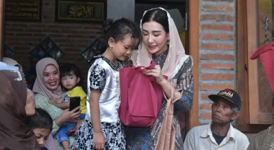 Komitmen Cegah Stunting, Novita Hardini Bagikan Daging Kurban di Kecamatan Bendungan Trenggalek