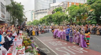 Surabaya Cross Culture International Folk Art Festival Satukan Budaya 8 Negara dan 9 Daerah Indonesia