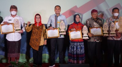Wali Kota Surabaya Eri Cahyadi Dinobatkan jadi Pembina Koperasi Andalan