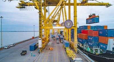 Pelindo Petikemas Lakukan Peremajaan Alat Bongkar Muat