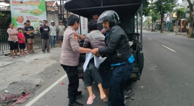 Mobil Honda CRV di Kediri Tabrak Pemotor hingga Tewas