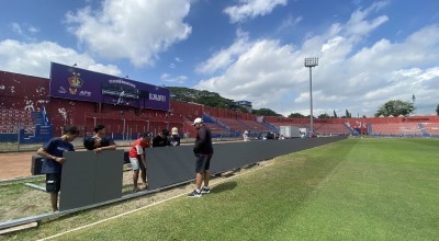 Mobil Mondar-mandir Lindas Rumput Lapangan Stadion Brawijaya Jelang Persik Vs Arema FC, Lho Cah?