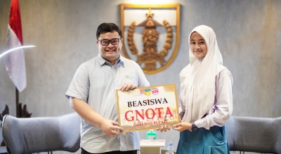 Mas Dhito Beri Hadiah Siswi SMA 2 Pare yang Terpilih Paskibraka Nasional