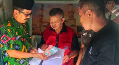 Warga Bluru Permai Sidoarjo Sebatang Kara Terima Bantuan Baznas