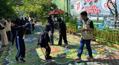 Kader Muda Lingkungan Kampung Edukasi Sampah Ajarkan Ini pada Anak Yatim
