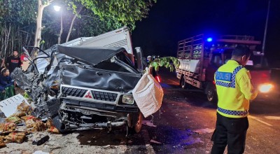 Kecelakaan Adu Banteng Bus Pariwisata vs Mobil Box di Lamongan, Korban Nihil