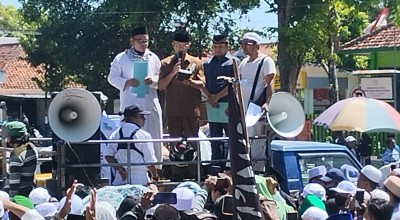 Ratusan Massa FPI Datangi DPRD Pamekasan Tolak LGBT