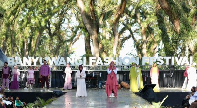 Banyuwangi Fashion Festival Berlatar Pohon Trembesi Usia Ratusan Tahun, Makin Eksotik