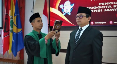 Athoillah Resmi Dilantik jadi Komisioner KPU Jatim Periode 2019-2024