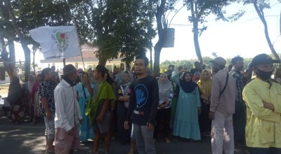 Puluhan Pedagang Pasar Srimangunan Tolak Relokasi Datangi Kantor DPRD Sampang