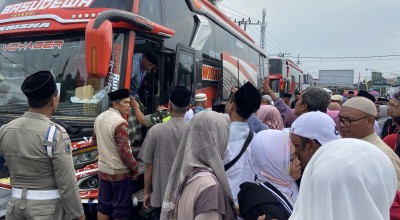 Ratusan Jemaah Haji asal Ponorogo Pulang dari Tanah Suci Disambut Gerimis