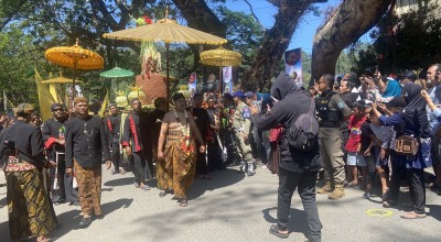 Pemkab Ponorogo Peringati 1 Suro, Tenggelamkan Tumpeng Raksasa di Telaga Ngebel