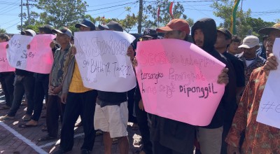 Ratusan Warga Unjuk Rasa di Kejari Ponorogo Protes Kasus Pungli PTSL Mandek