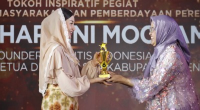 Ketua TP PKK Trenggalek Raih Penghargaan Tokoh Inspiratif dan Pemberdayaan Perempuan