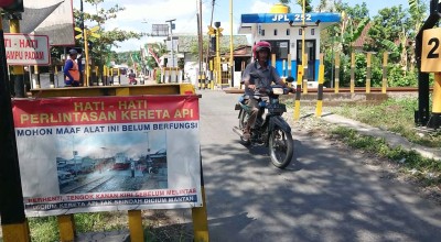 Angka Kecelakaan Tinggi, Sukarelawan Penjaga Perlintasan Kereta Api di Tulungagung Diberi Pembinaan