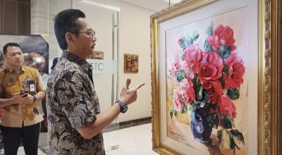 Menyimak Pameran Lukisan The Energy of Colours di Aston Gresik
