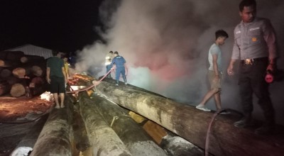 Remaja Tergeletak Bersimbah Darah, Kebakaran Pabrik Triplek dan Nomor Punggung 9 di Persik Kediri