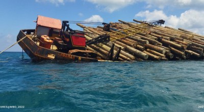 Kapal Tongkang yang Miring di Perairan Masalembu Belum Bisa Dievakuasi Akibat Cuaca Buruk