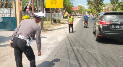 Adu Banteng di Bangkalan, Innova Seret Pengendara Motor hingga 10 Meter
