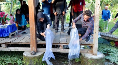 Pemkab Banyuwangi Bareng Sungai Watch Sebar Jaring Penghalang Sampah di 23 Sungai